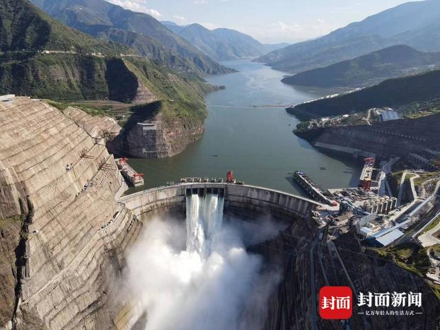 白鹤滩水电站泄洪（图片由廖望阶提供）