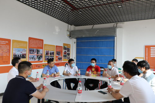 　　货车司机民主座谈交流会