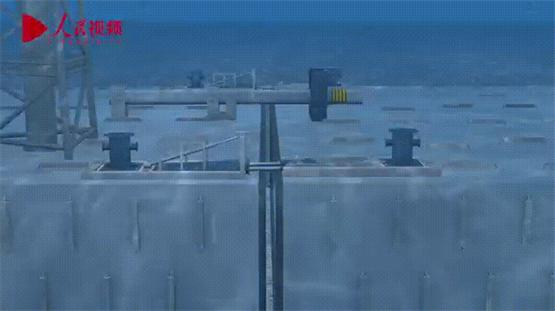 　　△海底8万吨沉管成功实现毫米级对接