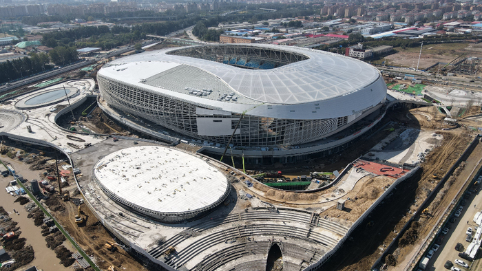 图为主体工程已竣工的青岛青春足球场。徐滕摄