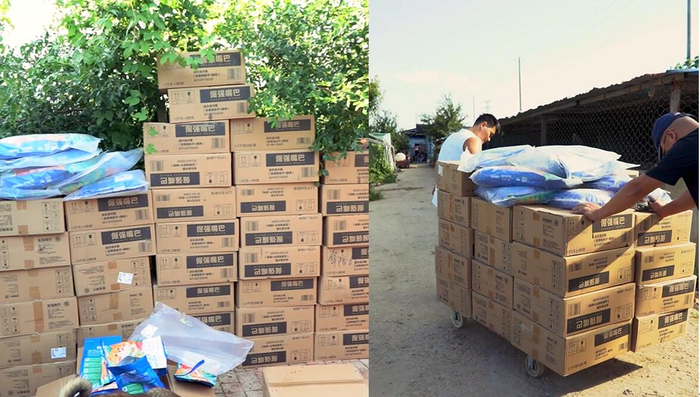 　　立白捐赠的8.8吨倔强嘴巴宠物粮正在搬往宠物基地