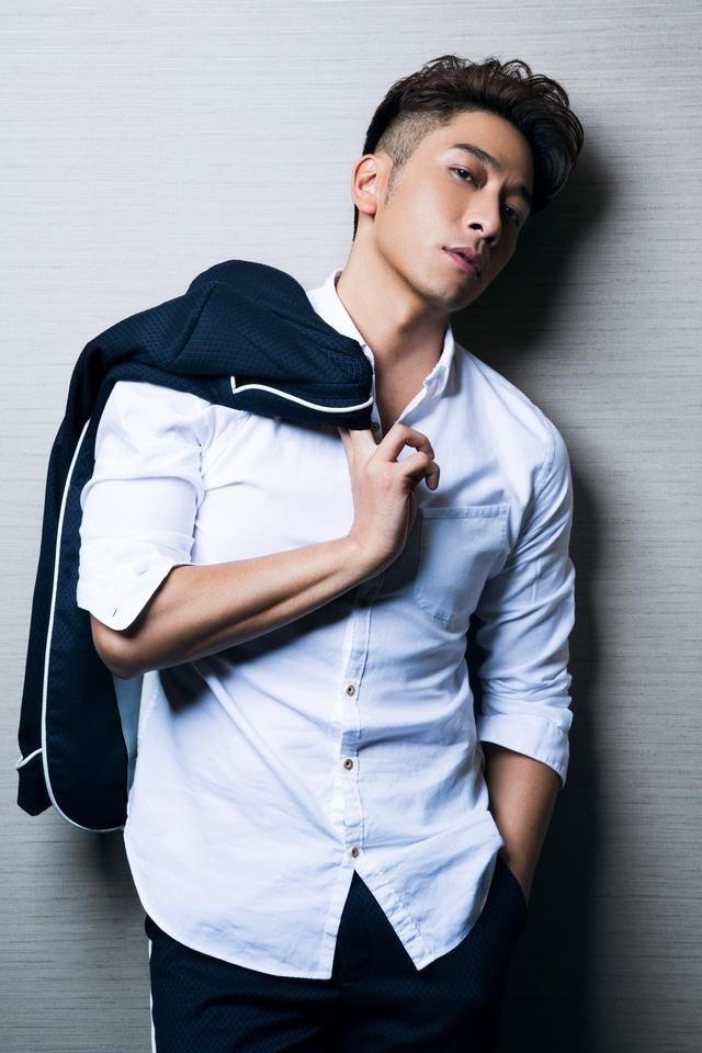 作品之外就要轻松做自己，是吴卓羲一直坚守的原则。  受访者供图