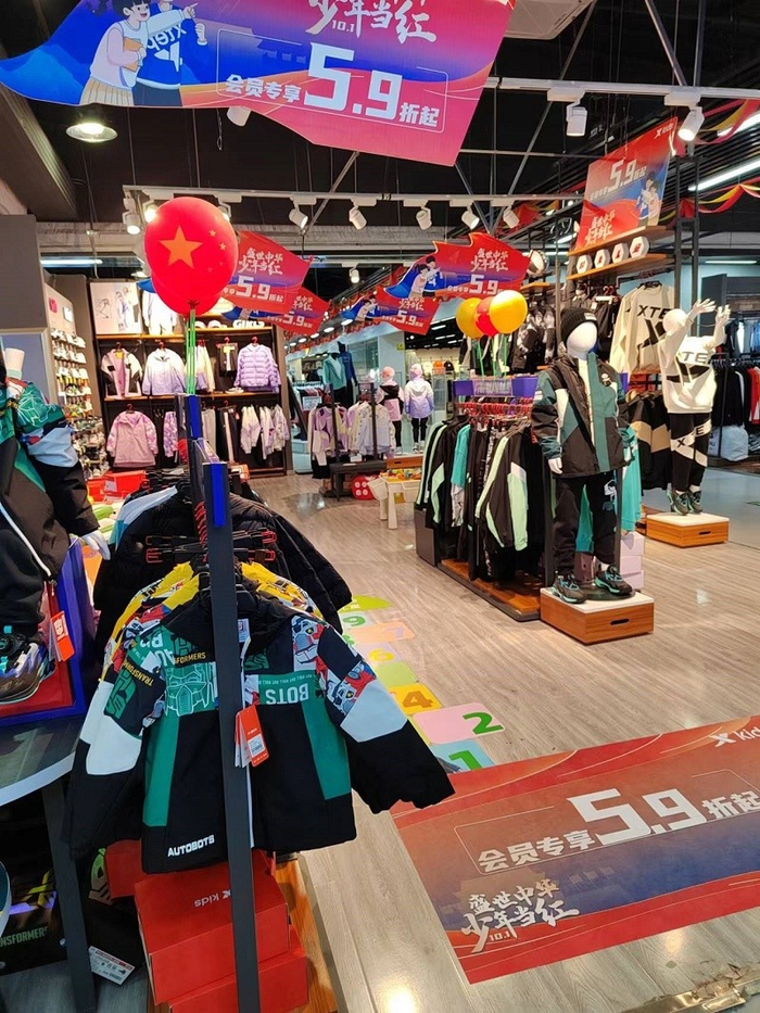 国内一些运动品牌纷纷加码布局童装业务。