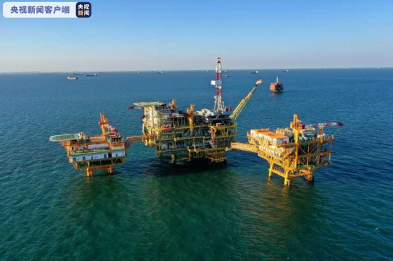 　　▲中海油在智能油田建设项目中部署智能边缘计算平台 图/央视新闻客户端