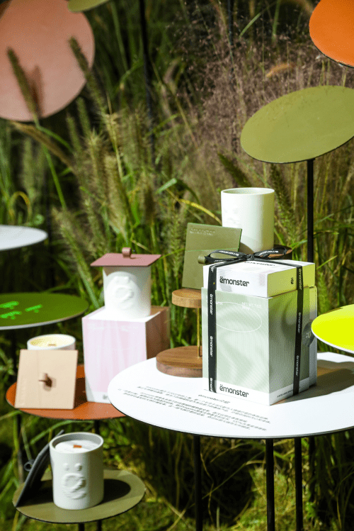 　　emonster 为本次时装秀特别提供伴手礼