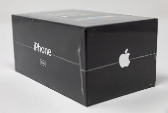 天价！未开封初代iPhone最终拍卖：成交价约合26万元_手机新浪网