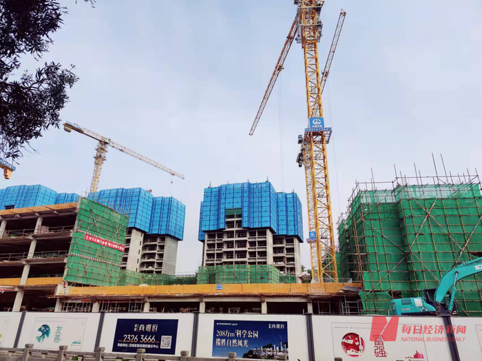 光明中心区地块附近的安联尚璟府项目 图片来源：每经记者&nbsp;陈荣浩&nbsp;摄（资料图）