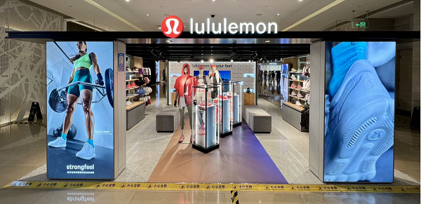 　　上海静安嘉里中心lululemon鞋履限时体验店