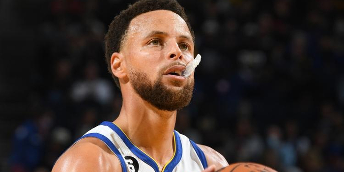 球场上的智慧较量引爆赛季高潮