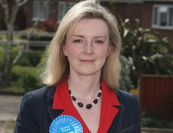 　·特拉斯早年照片。