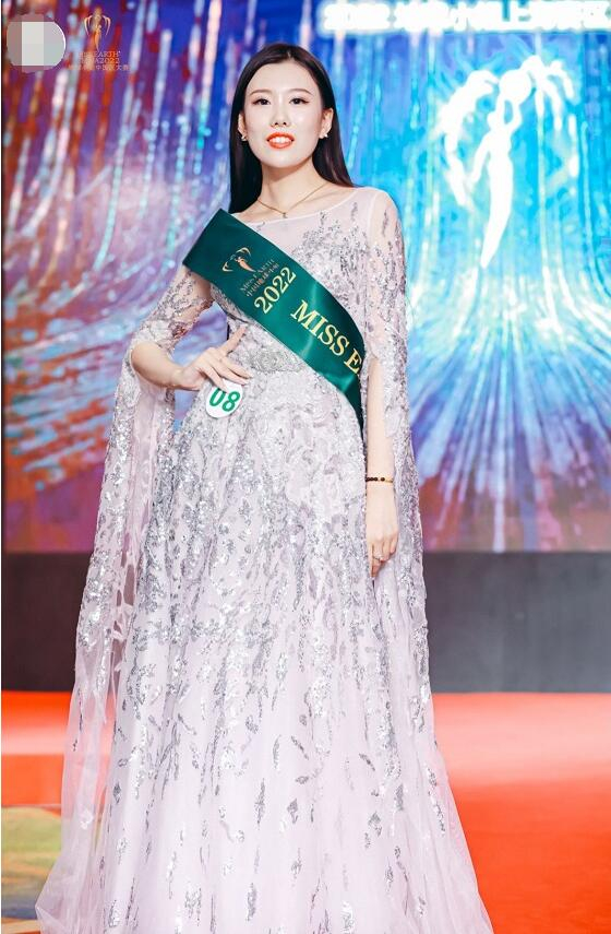 　　上海赛区总决赛第五名佳丽张瑜桓