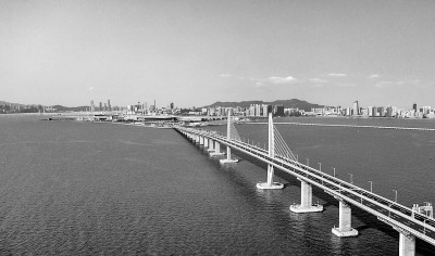     广东省珠海市港珠澳大桥 图片选自《路桥上的中国》