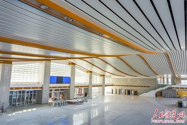 　　坐落于天津市宝坻区的宝坻站，是京唐、京滨及规划津承城际铁路的交会点，站房设计汲取了中国古典建筑“起翘”“飞檐”的元素。