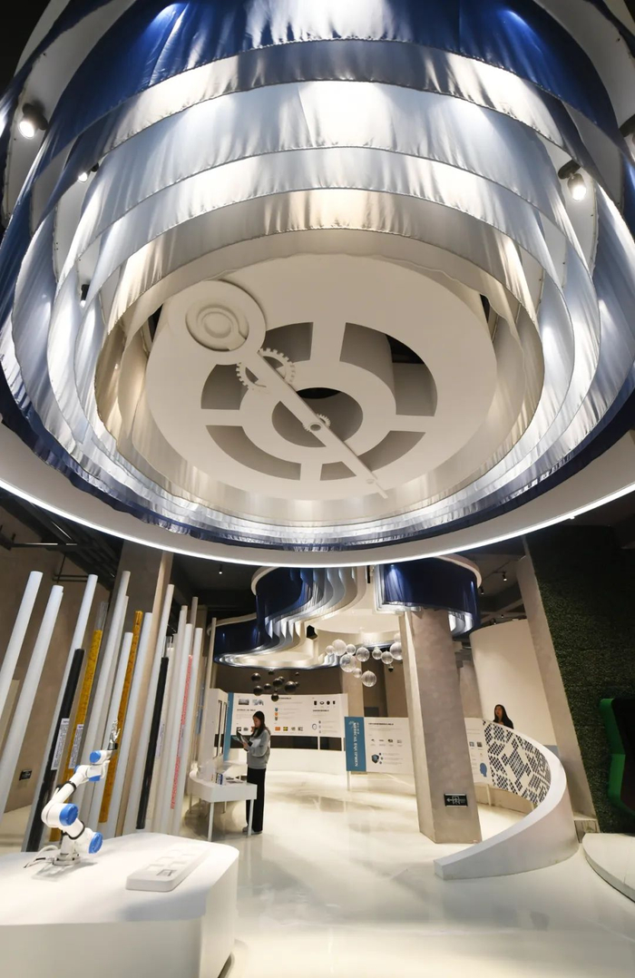 中白科技园在核心区域设有入驻企业展示区，介绍入驻企业发展成果和优质产品。