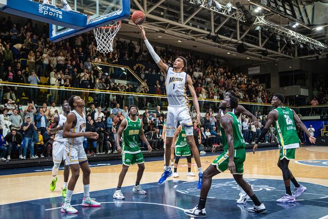 文班亚马上篮 图据IC photo