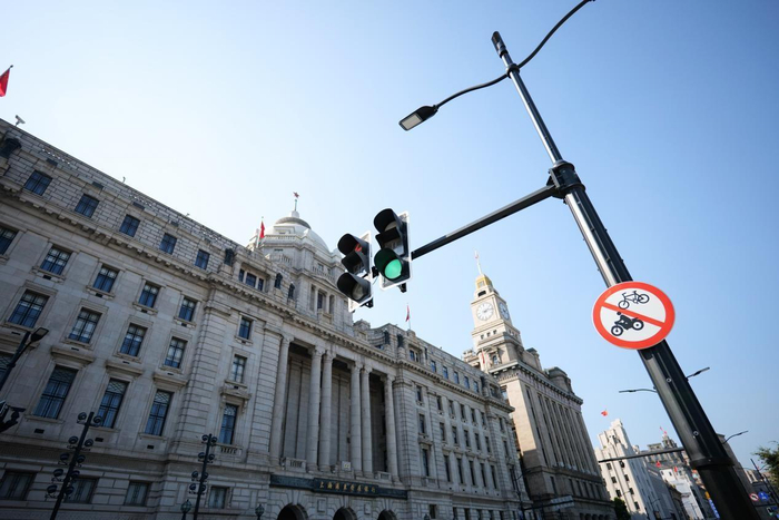 　　焦距：18mm 光圈：F1.8 快门速度：1/1600s 感光度：ISO100