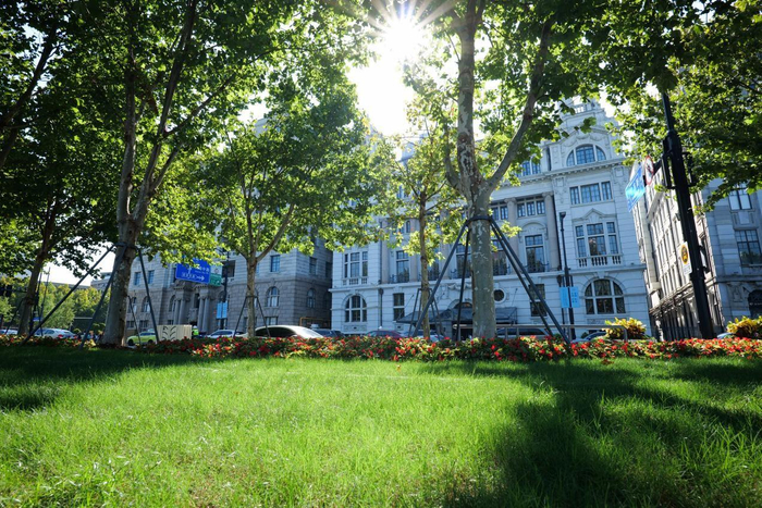 　　焦距：18mm 光圈：F8 快门速度：1/60s 感光度：ISO125