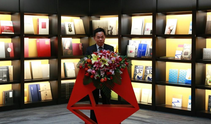 　　中国拍卖行业协会会长黄小坚致辞