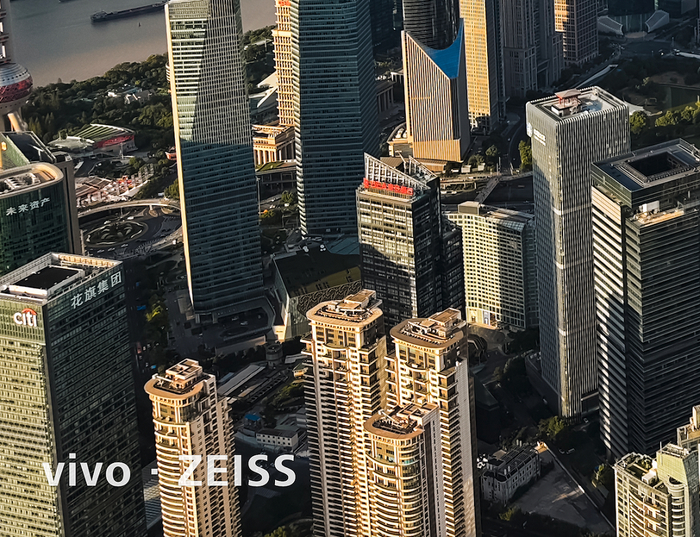 　　边缘画质清晰度极佳，且光线效果自然立体