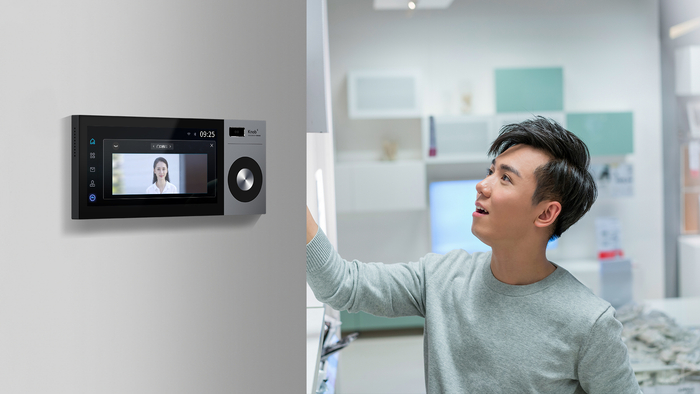 　　通过智慧家庭中控屏足不出户为访客解锁小区门禁和一键召梯