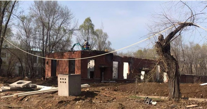 咖啡厅原址是废旧的厂房（图片由受访单位提供）