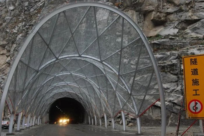 图片说明：柔性网钢棚洞