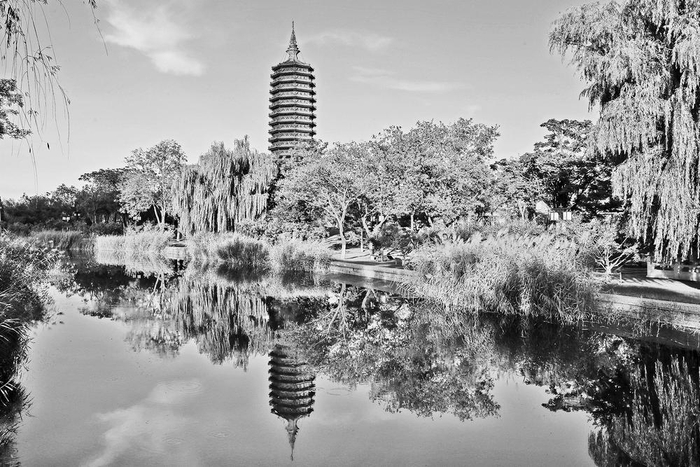     位于大运河北京段的通州燃灯塔 陈晨 摄