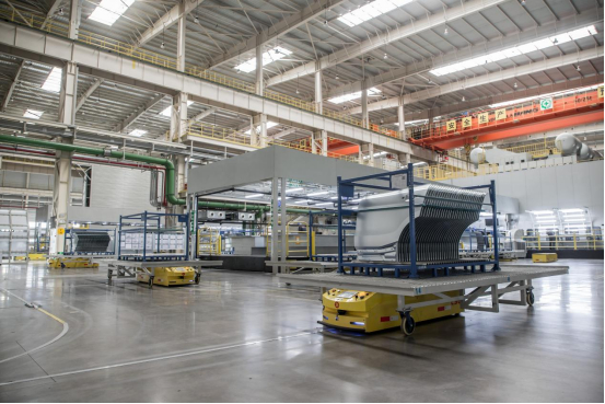 　　▲领克工厂AGV自动搬运物料