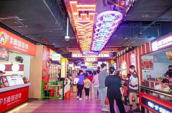 　　△ 武汉印象城「青山食集」美食街