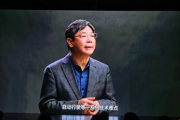 中国探月工程月球探测器副总设计师贾阳视频亮相发布会，观察者网摄