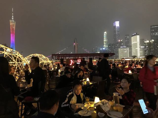 “日咖夜酒”经营模式