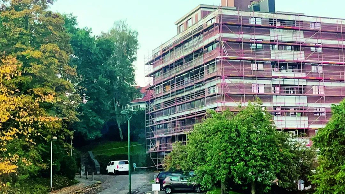 ·今年10月19日，比利时的一栋大楼正在加装保温层，以减少能源消耗。牛瑞飞摄