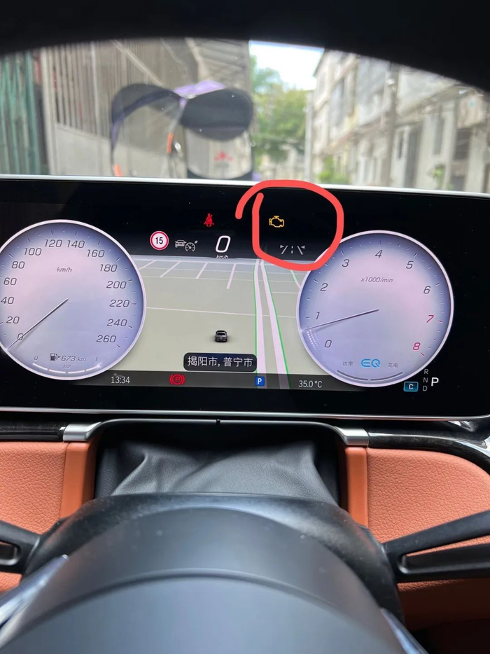 ▲发动机故障灯多次亮起（消费者供图）