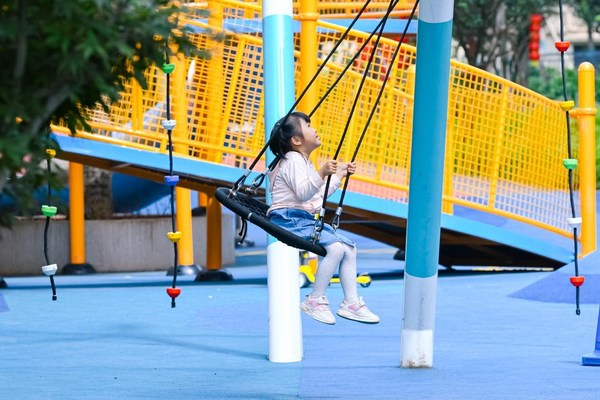 　　昆明华侨城·公园悦府社区儿童游乐场