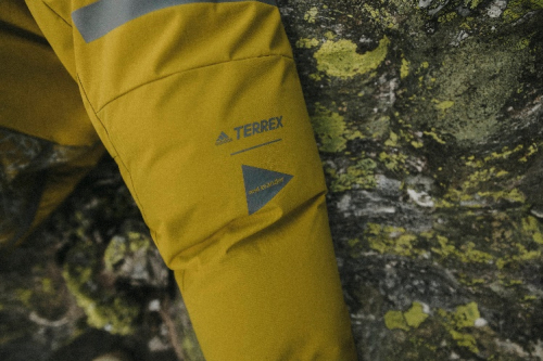 　　此次联名系列标识