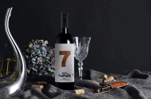 　　七米·干红葡萄酒