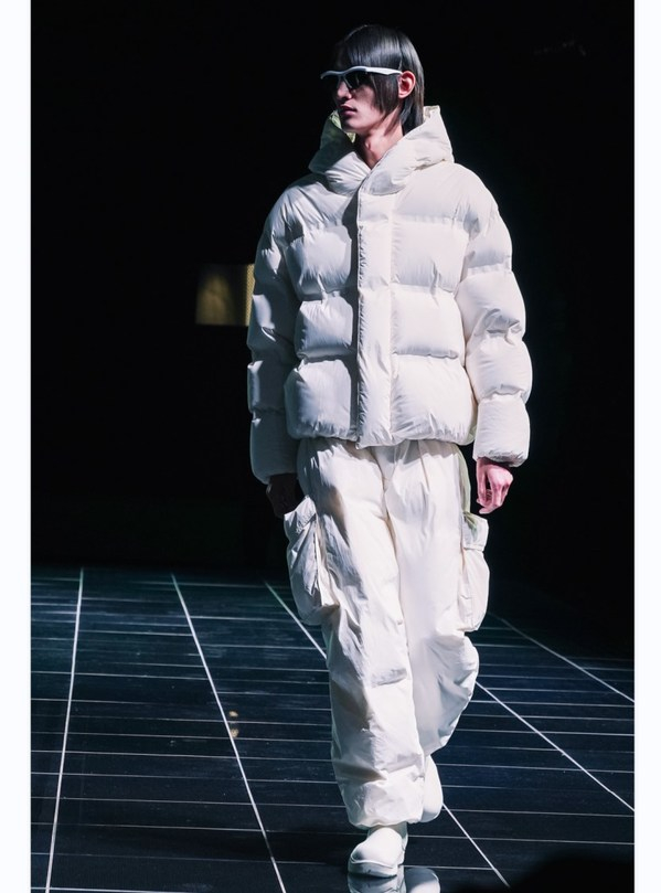 　　太平鸟男装羽绒服-大师系列