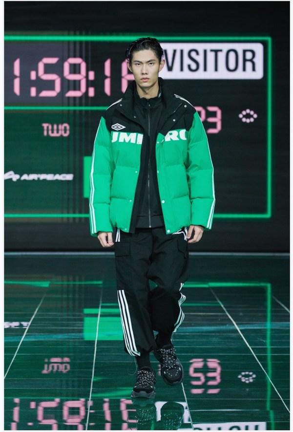 　　太平鸟男装羽绒服-AIRxPEACE X UMBRO联名系列