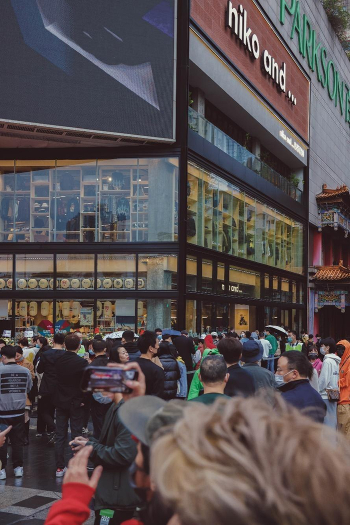 　　成都春熙路百盛niko and …开业现场