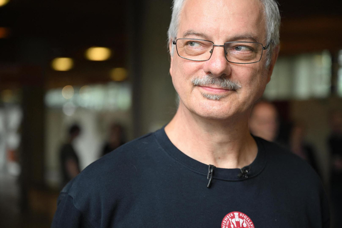 当地时间2022年10月5日，丹麦哥本哈根，2022年诺贝尔化学奖得主莫滕·梅尔达尔教授在哥本哈根大学与媒体见面。