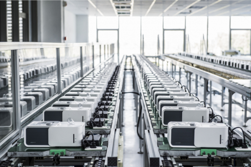 　　图：鱼跃无创呼吸机生产线