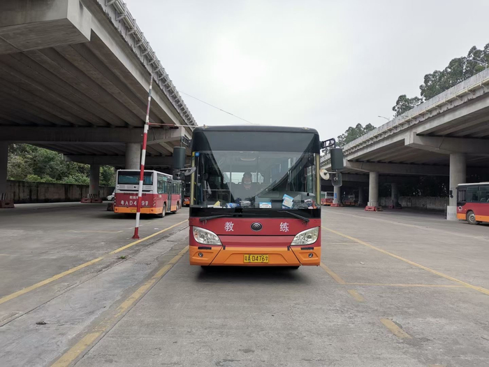 洪本然在驾校训练 图源：受访者提供