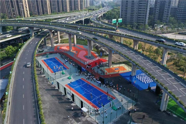 　　北星桥下体育场