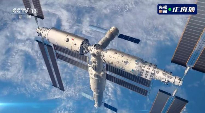 转位之后的天宫空间站 图源：央视新闻截图