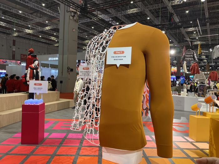 优衣库的展区（图源：时代周报记者 王晨婷 摄）