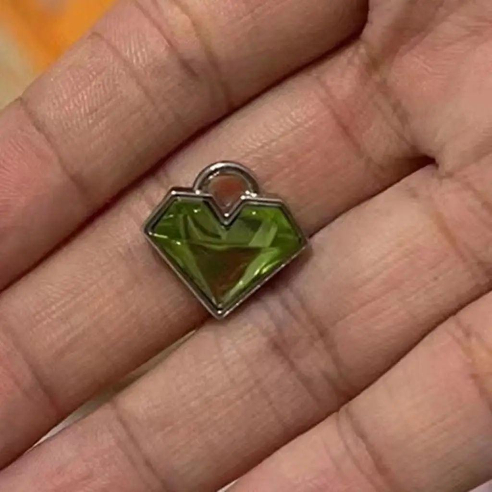 图 | 25元盲盒开出来的塑料片