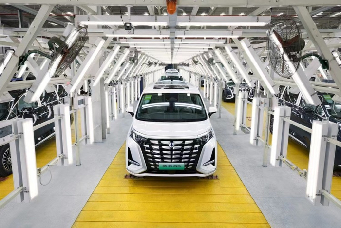 已经量产下线并进入首批交付阶段的腾势D9 图源：腾势汽车