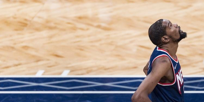 篮网客场挑战强敌遭遇严防死守仍险些翻盘惜败一分饮恨