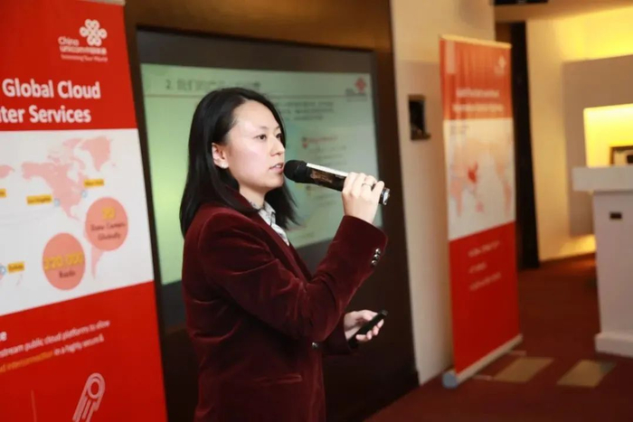 　　Jennifer做门店培训工作