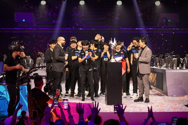 　　达拉斯燃料队在安纳海姆会议中心夺得2022守望先锋联赛总冠军